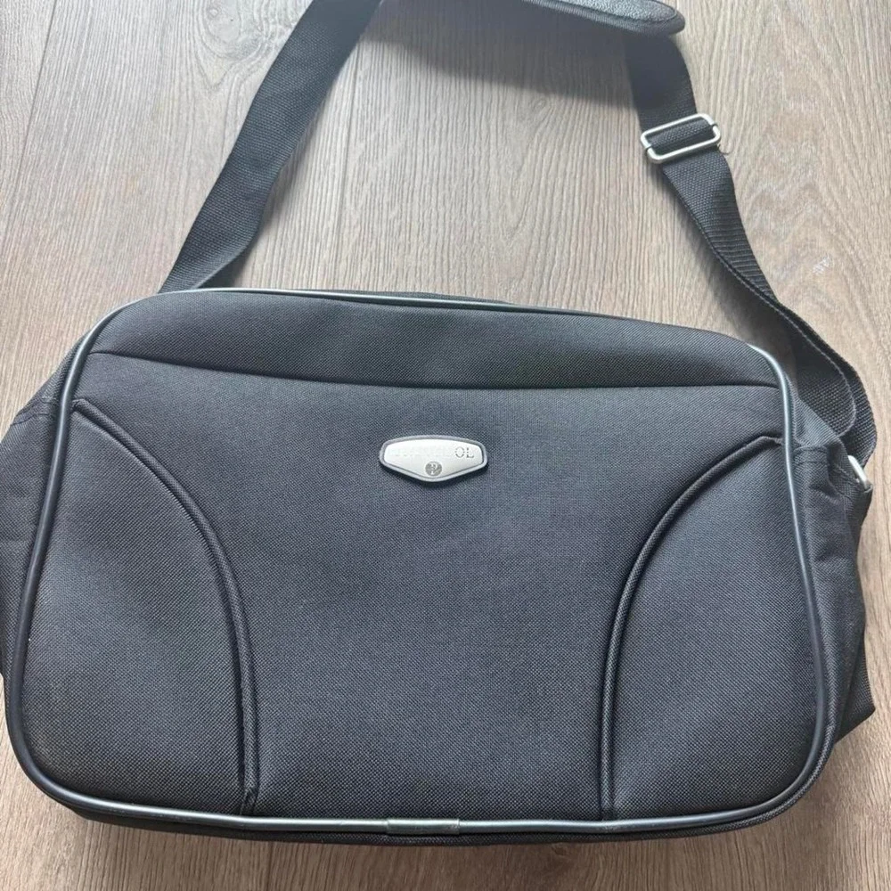Protocol Black Laptop Messenger‎ Bag | Padded Shoulder Strap | Travel Briefcase
